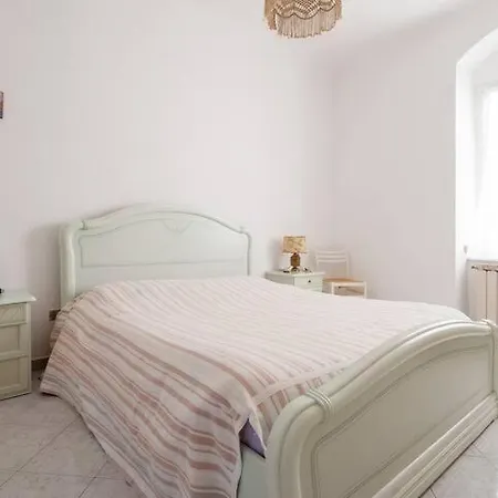 Casa A Nell'antico Borgo 度假居 莱里奇
