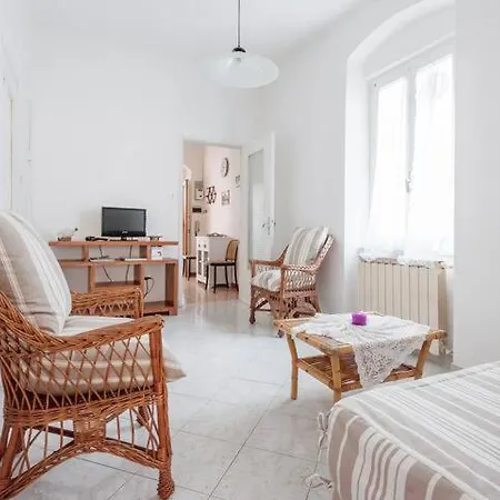 Casa A Nell'antico Borgo 莱里奇